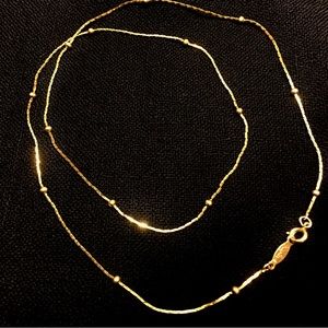 VINTAGE SIGNED NAPIER GOLD TONE NECKLACE — Delicate & Elegant